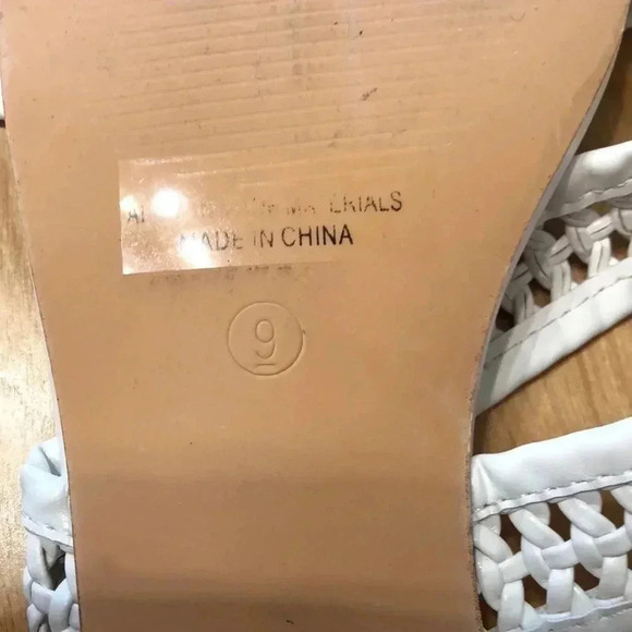 Rachel Zoe white slip on sandals. Size 9 - Picture 7 of 7